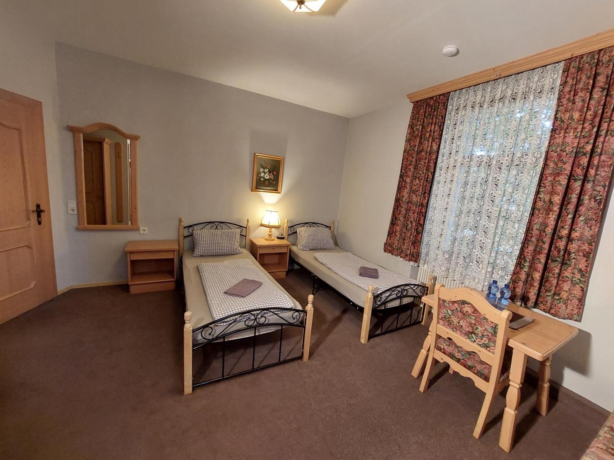 3 Raben - Leoben - Zimmer Fuer Geschaeftsreisende, Urlauber, Monteure Und Handwerker, Polski Pensjonat Austria Dış mekan fotoğraf