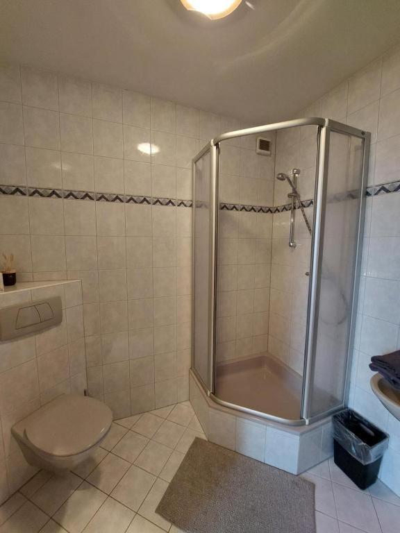 3 Raben - Leoben - Zimmer Fuer Geschaeftsreisende, Urlauber, Monteure Und Handwerker, Polski Pensjonat Austria Dış mekan fotoğraf