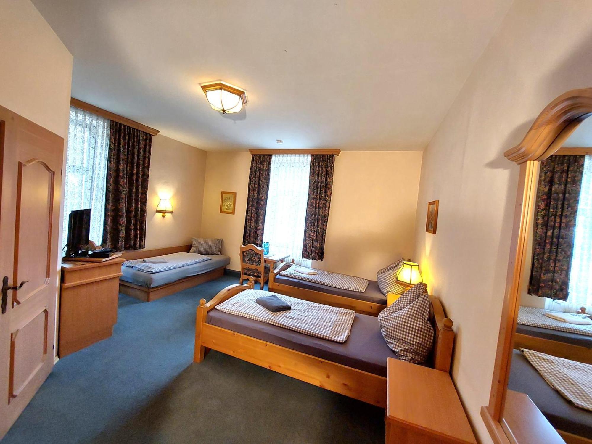 3 Raben - Leoben - Zimmer Fuer Geschaeftsreisende, Urlauber, Monteure Und Handwerker, Polski Pensjonat Austria Dış mekan fotoğraf