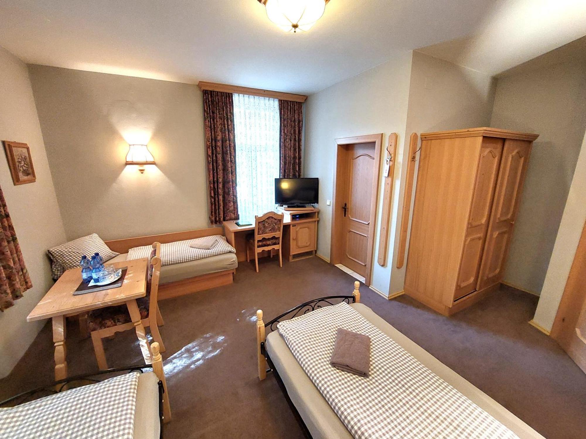 3 Raben - Leoben - Zimmer Fuer Geschaeftsreisende, Urlauber, Monteure Und Handwerker, Polski Pensjonat Austria Dış mekan fotoğraf