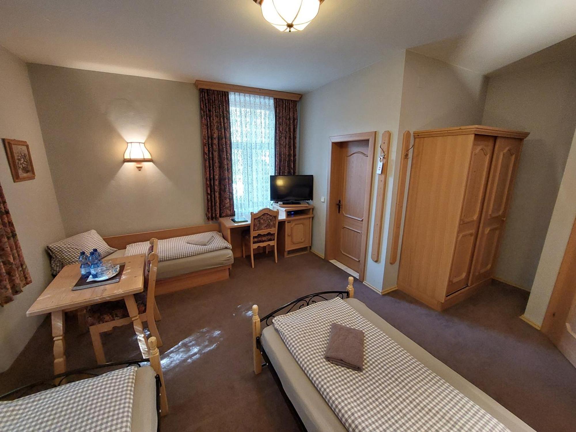 3 Raben - Leoben - Zimmer Fuer Geschaeftsreisende, Urlauber, Monteure Und Handwerker, Polski Pensjonat Austria Dış mekan fotoğraf