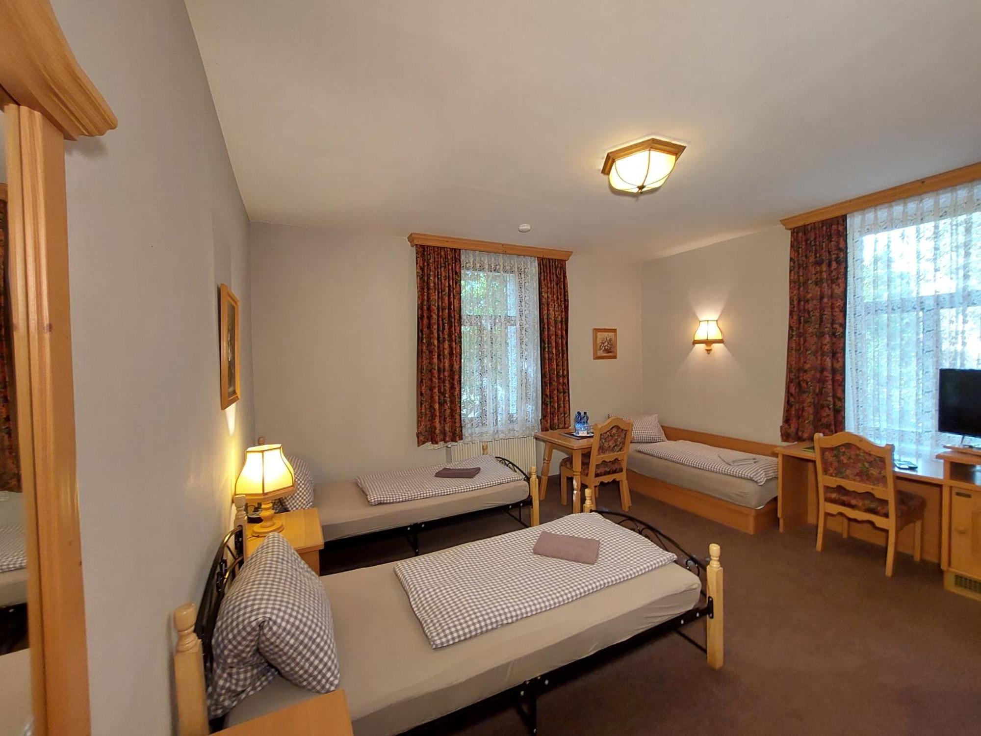 3 Raben - Leoben - Zimmer Fuer Geschaeftsreisende, Urlauber, Monteure Und Handwerker, Polski Pensjonat Austria Dış mekan fotoğraf