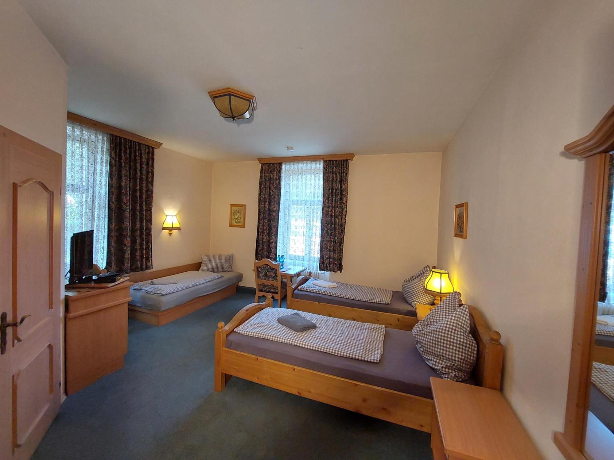 3 Raben - Leoben - Zimmer Fuer Geschaeftsreisende, Urlauber, Monteure Und Handwerker, Polski Pensjonat Austria Dış mekan fotoğraf